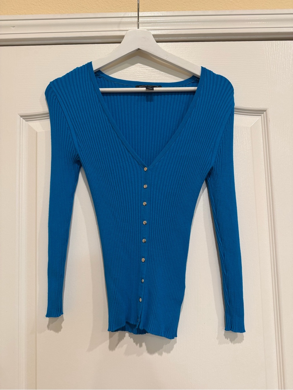 Women’s Ribbed V-Neck Button-Front Long Sleeve Top